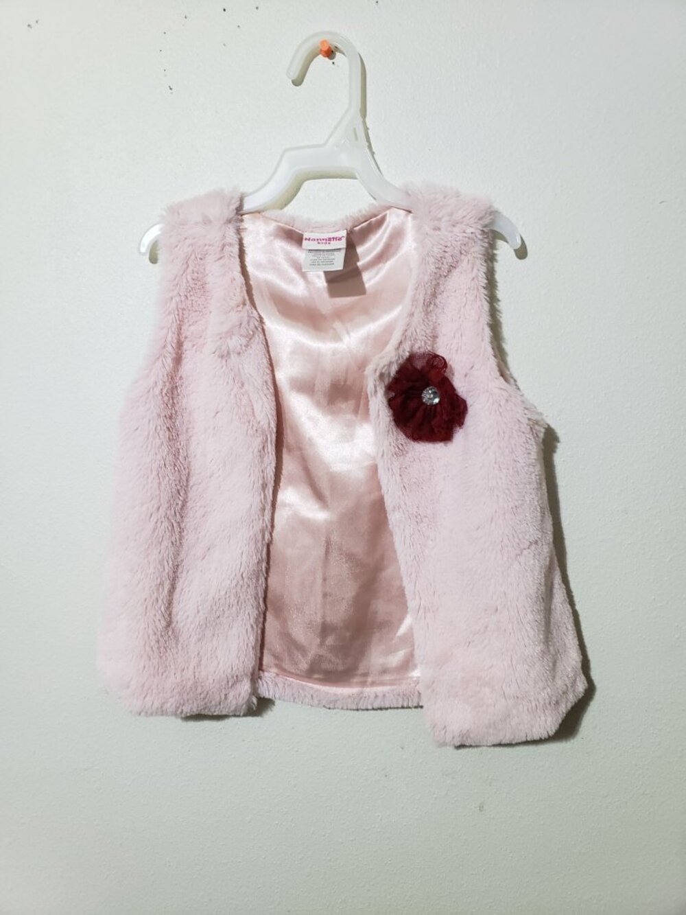 Nannette Kids girl's pink faux fur vest with flower, size 6